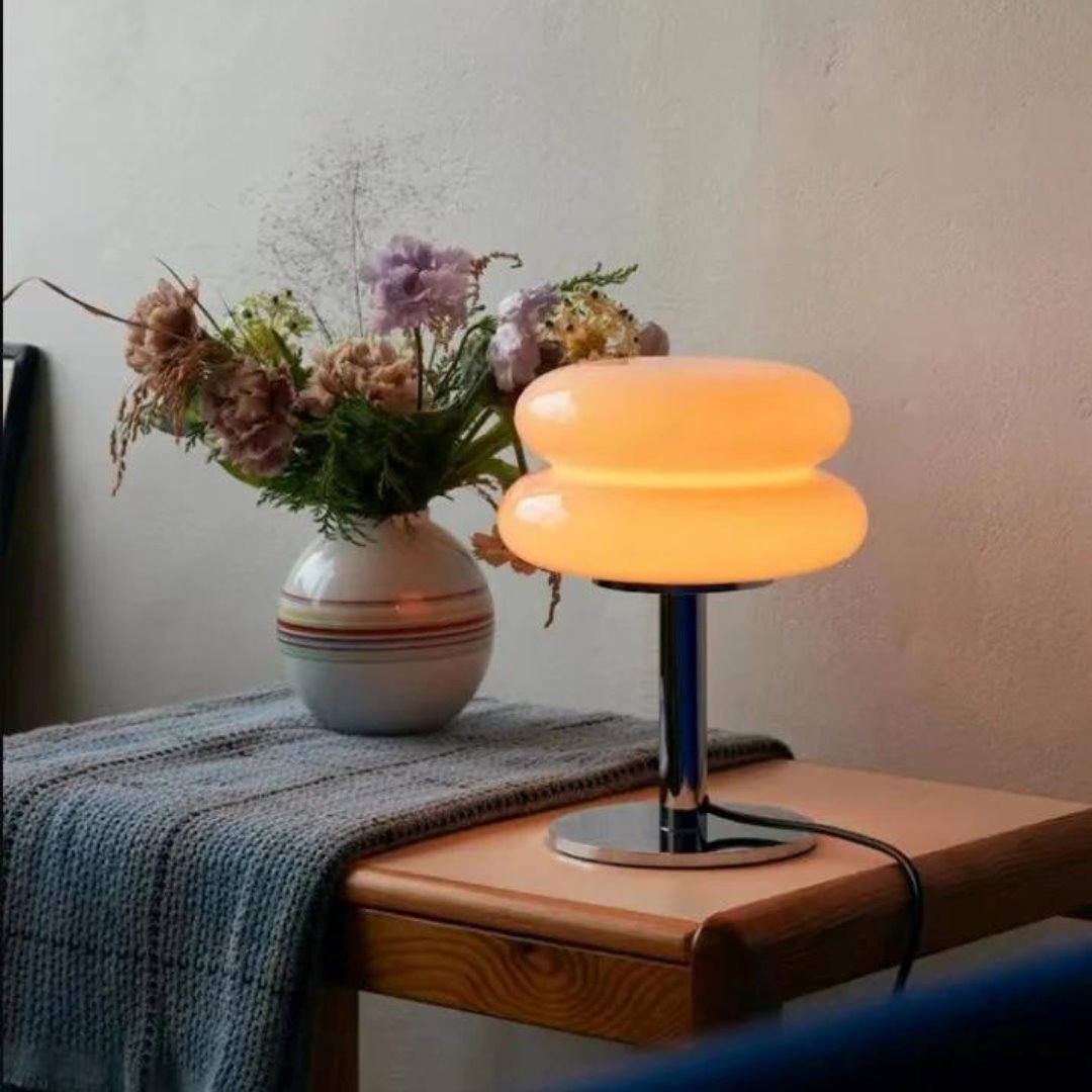 Luminária de Mesa Ovo de Vidro Italiano: Design Compacto e Elegante - Laranja Iluminação019 Cama Conforto 