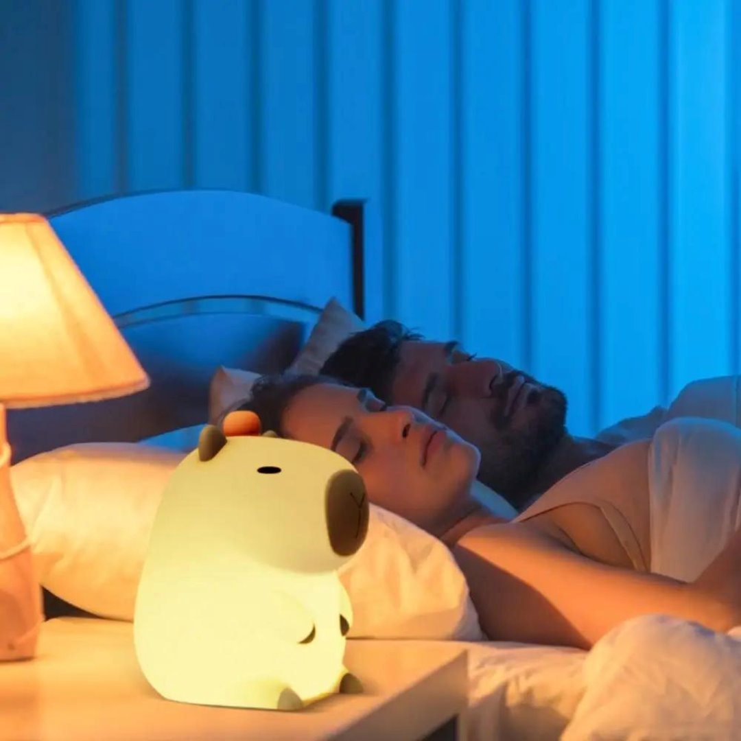 Luz Noturna LED Sensor de Toque USB Recarregável - Capivara Sentada Iluminação014 Cama Conforto 
